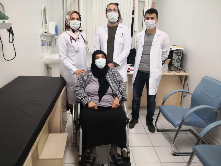 65 YAS POLIKLINIGI ASISTANLARLA