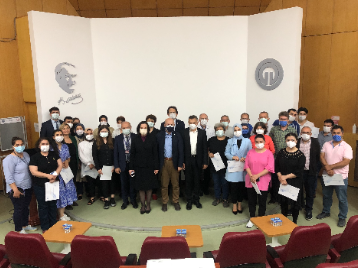 Fakültemizde görev yapan idari personelimize performans değerlendirme sistemi kapsamında belge töreni düzenlendi