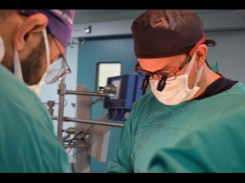 Göğüs Kemiğini Açmadan Yapılan Kalp Ameliyatlarında Farabide Yüksek Başarı