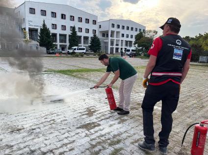 Bölümümüz Personelleri Yangın Söndürücü Kullanma Eğitimine Katıldı