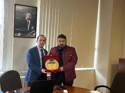 Meslek Yüksekokulu Müdür Yardımcımız Dr. Öğr. Üyesi Ahmet Ömür TURHAL' a Plaket Takdimi