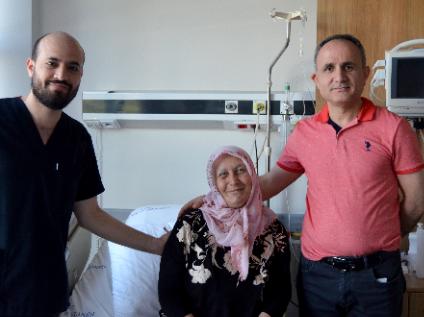 Çok Az Merkezde Uygulanabilen Yöntem ile Göğsünü Kaybetmeden Kanserden Kurtuldu